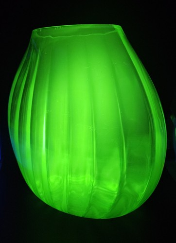 Uranium Glass Fish Bowl 12" Glows Beautiful Rare Piece No significant damage.