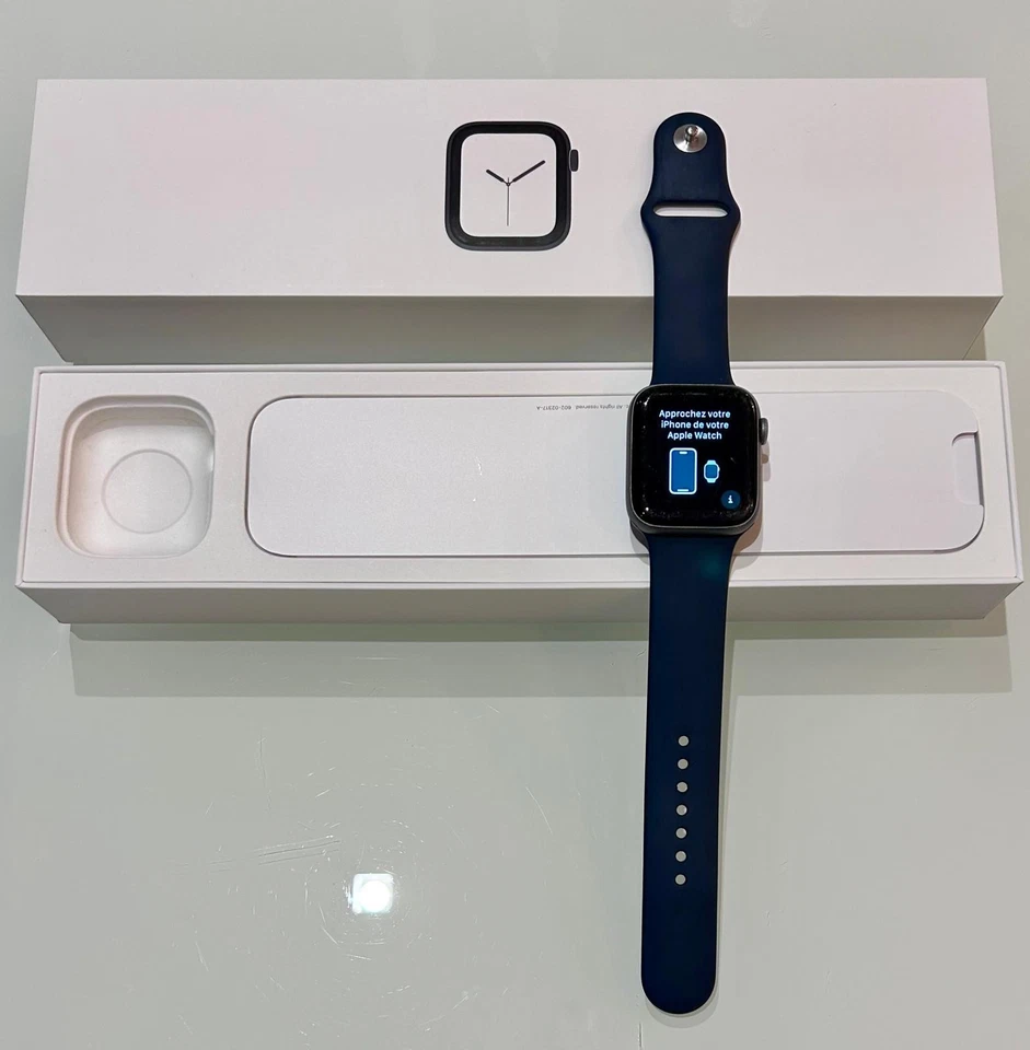 Apple Watch Series 4 (44mm) Space Grey – Cinturino Sport Blue Navy – Buone Cond. - Immagine 4 di 4