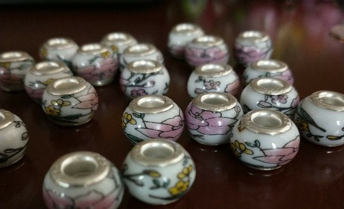 Lot Of 25 - Ceramic European Charm Bead - Pink Flower - Picture 2 of 4