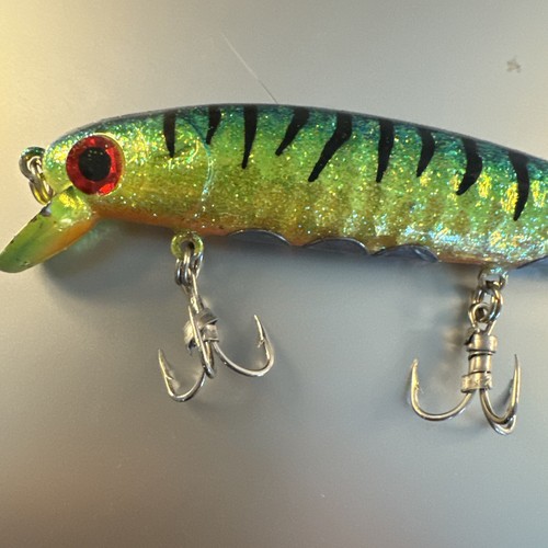 VINTAGE SHALLOW DIVING CRANKBAIT FISHING LURE - Picture 4 of 5