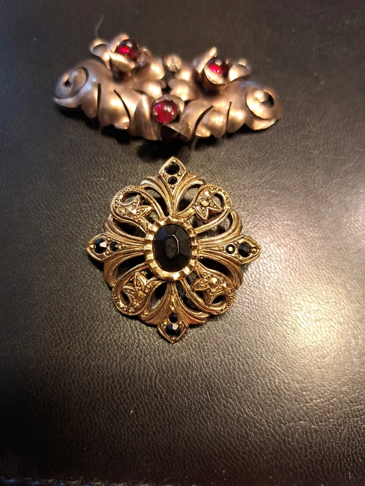 Black Onyx Faux Gold Tone Pendant Gold Tone Red Gemstone Faux Non Magnetic... - Image 3 of 4