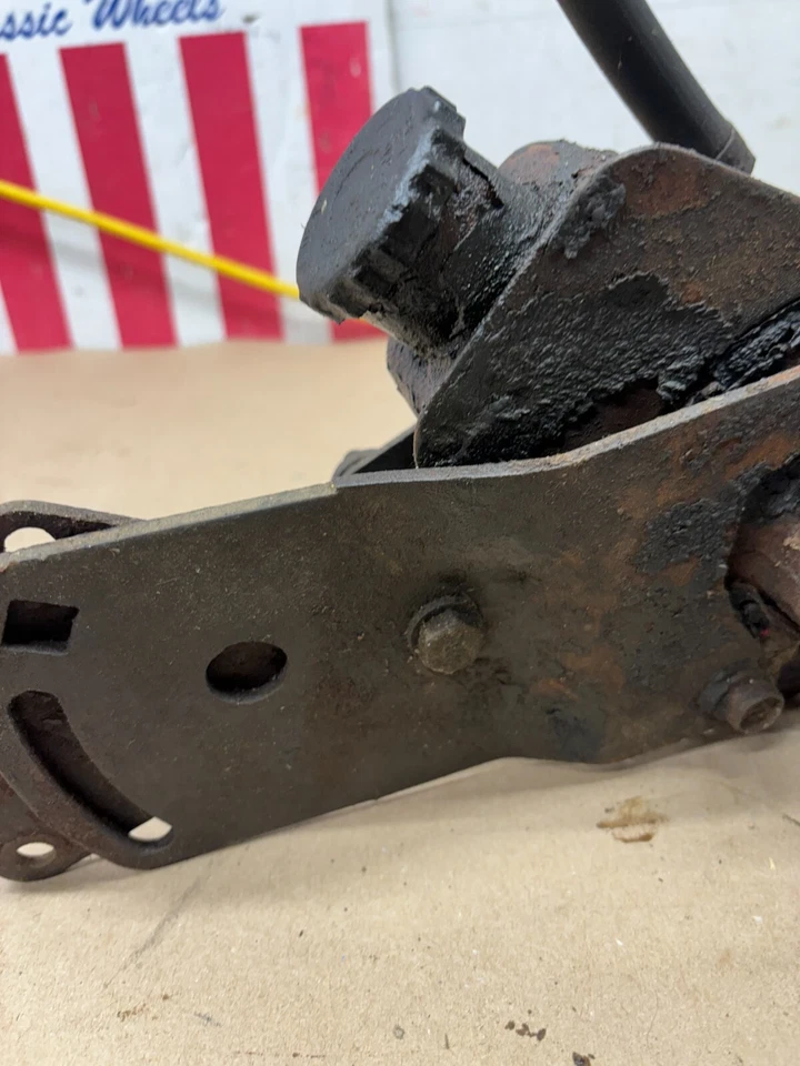1970-1976 DUSTER CHALLENGER CUDA SCAMP POWER STEERING PUMP W/ BRACKETS ASSEMBLY - Image 3 of 4