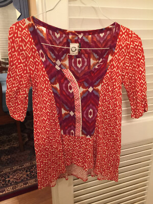 Akemi Kin Anthropologie Shirt V-Neck Print Top Elbow Short Sleeve Reds Womens XS