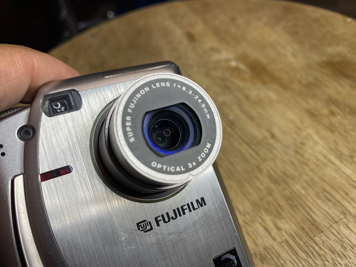 FUJIFILM Fuji FinePix 4700z Compact Digital Camera Silver TESTED