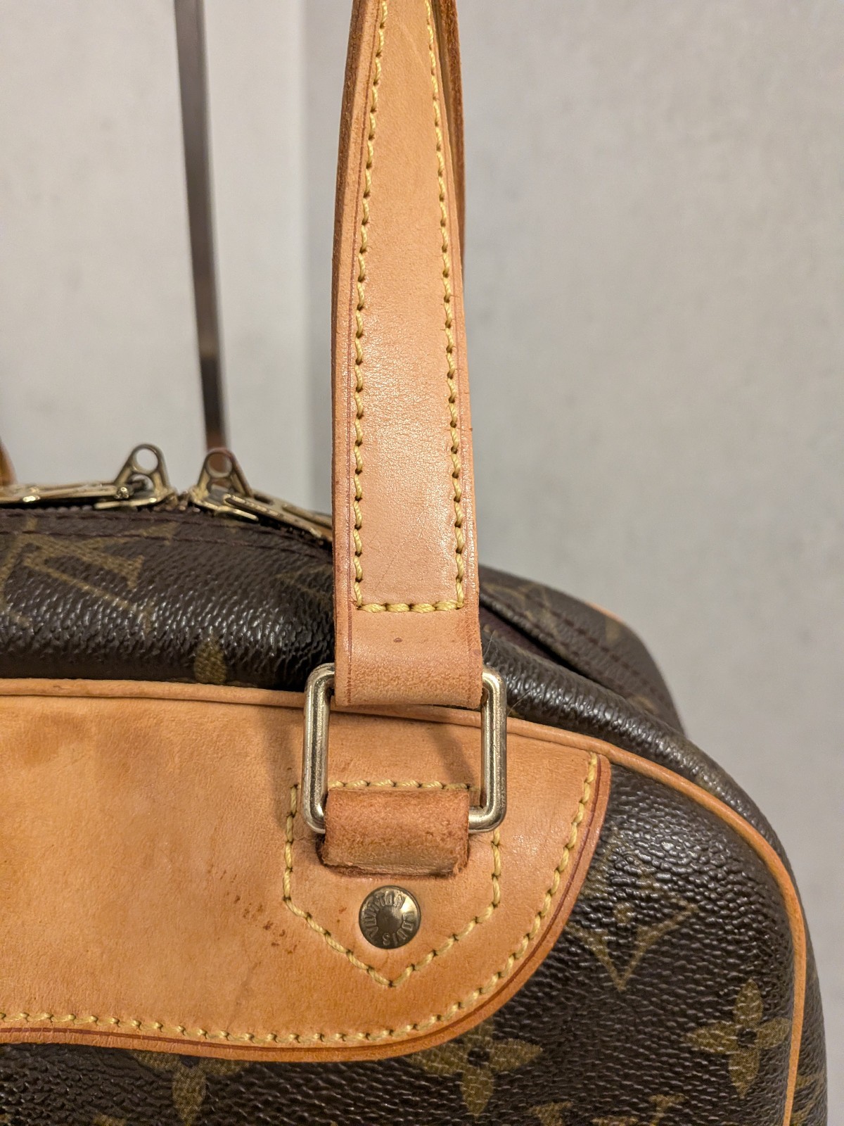 Authentic LOUIS VUITTON Excursion Handbag M41450 … - image 4