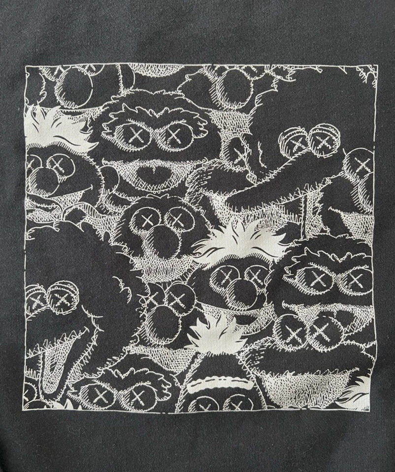 KAWS x Sesame Street x Uniqlo XX Sudadera Cuello Redondo Para Hombres L Negra Ropa de Calle Foto 4 de 4