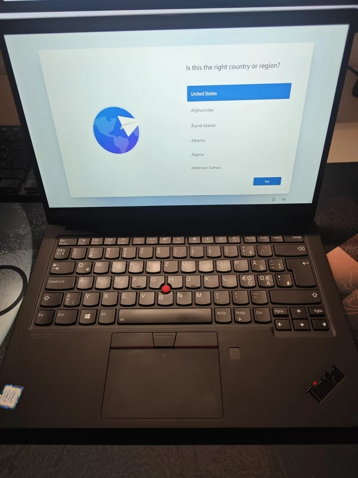 Lenovo ThinkPad X1 Carbon · i7-8565U · 16GB · 256GB, photo 1 sur 3