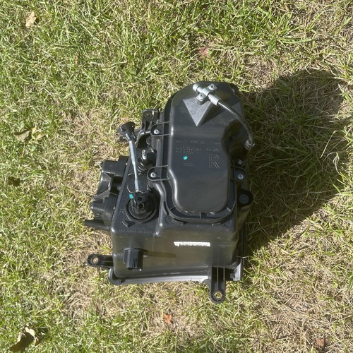 2005 - 2011 Cadillac STS Right Passenger Headlamp Assembly Halogen - Picture 9 of 9