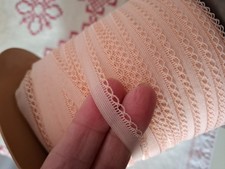 Alte Rolle mit feiner Spitze, 10 mm breit,  apricotfarben, Puppenmode/Wäsche