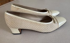 Ferragamo Pumps Beige Ivory Cream Low Heels Bows Woven Spectator Cap Toe 8.5N