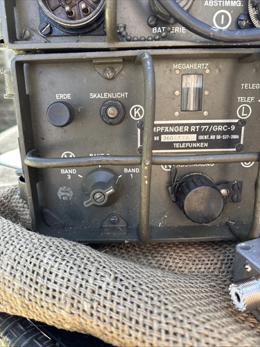 U.S.ARMY: JEEP RADIO RECEIVER AND TRANSMITTER RT-77/GRC-9 ( SIGNAL CORPS ).. - Picture 8 of 24