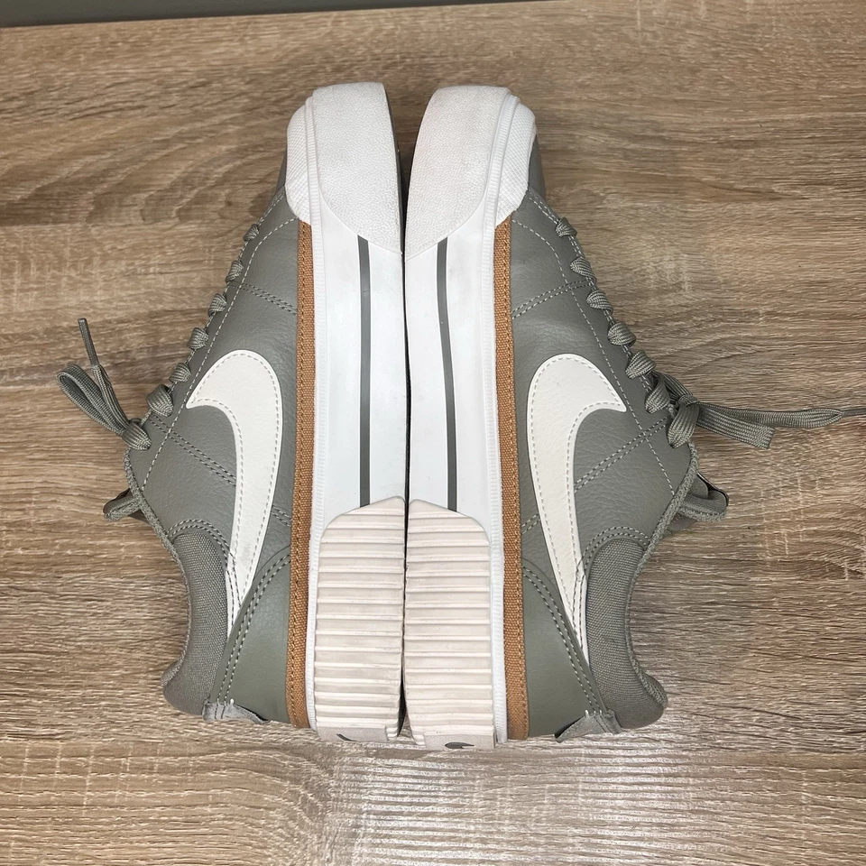 Zapatos para mujer Nike Court Legacy Lift talla 8 claro ejército lino oscuro estuco vela Foto 2 de 4