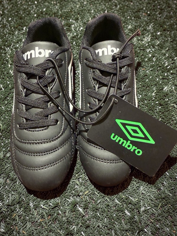 Umbro Finale Soccer Cleats Black/Green Quilted Toe Box Lace Up Youth Size 13