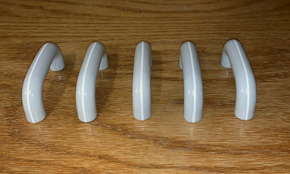 Tiradores de cajón de arco de barra gris cerámica de 5 asas rayas blancas vintage Foto 4 de 4