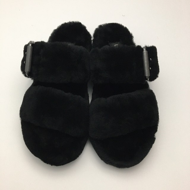 womens ugg fuzzy slippers