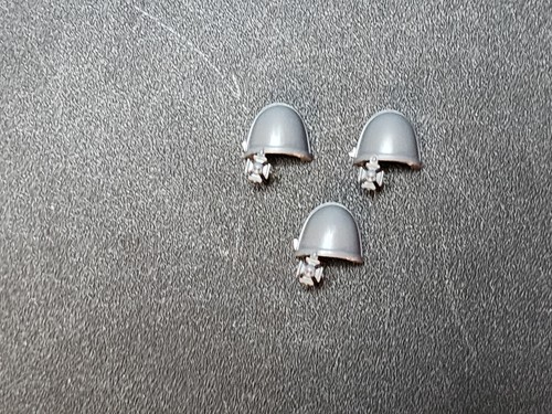Warhammer 40k Miniatures Space Marines Sergeant Shoulder Pads Bits Lot, R38 - Picture 2 of 2