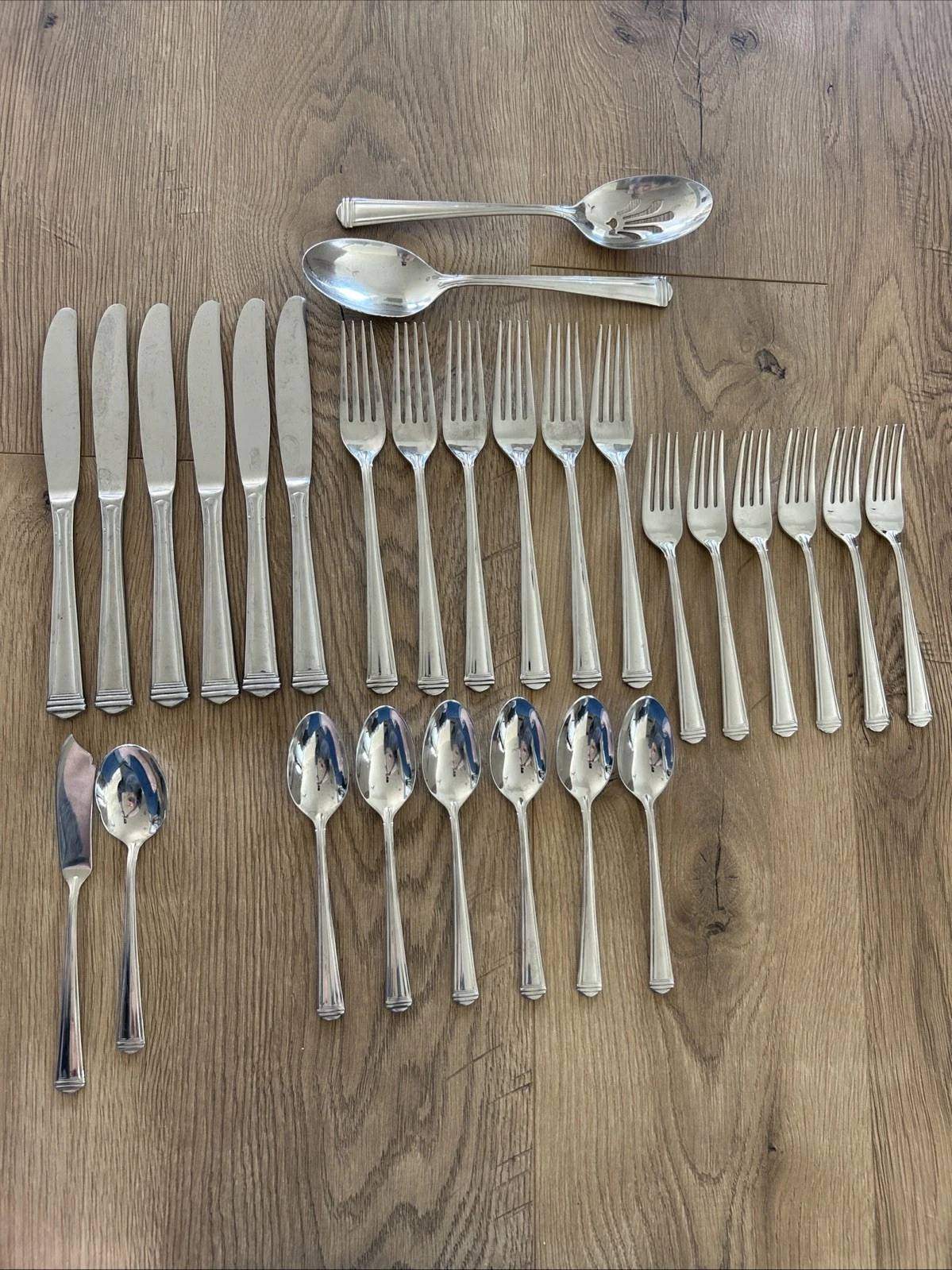 Lenox METROPOLITAN 18/10 Stainless Flatware 28 Pcs Knives, Forks, Spoons Serving