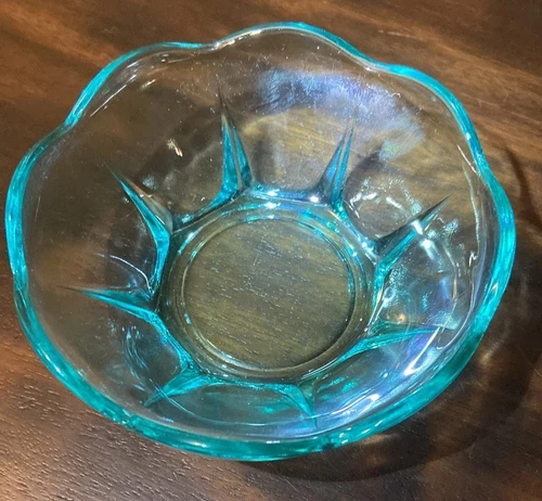 Adorable Vintage Anchor hocking Glass Dish 4.5” wide & 2” tall Aquamarine
