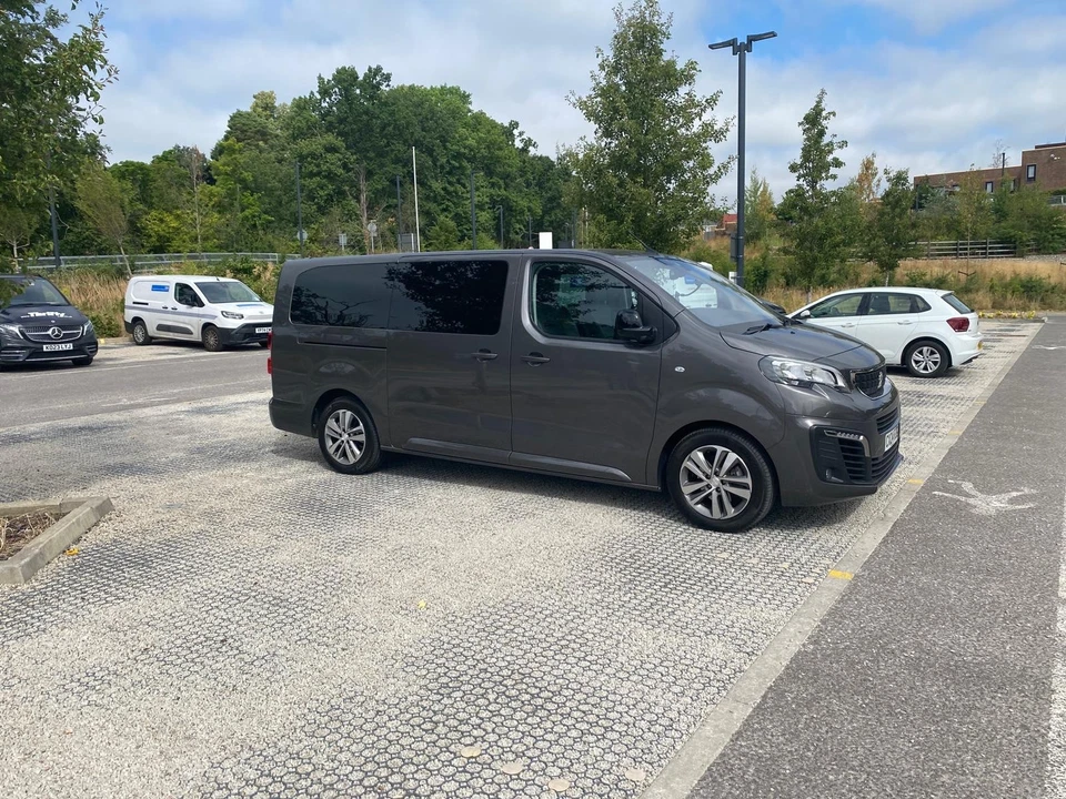 Peugeot e-Traveller 50kWH VIP Business LWB - Image 3 of 4
