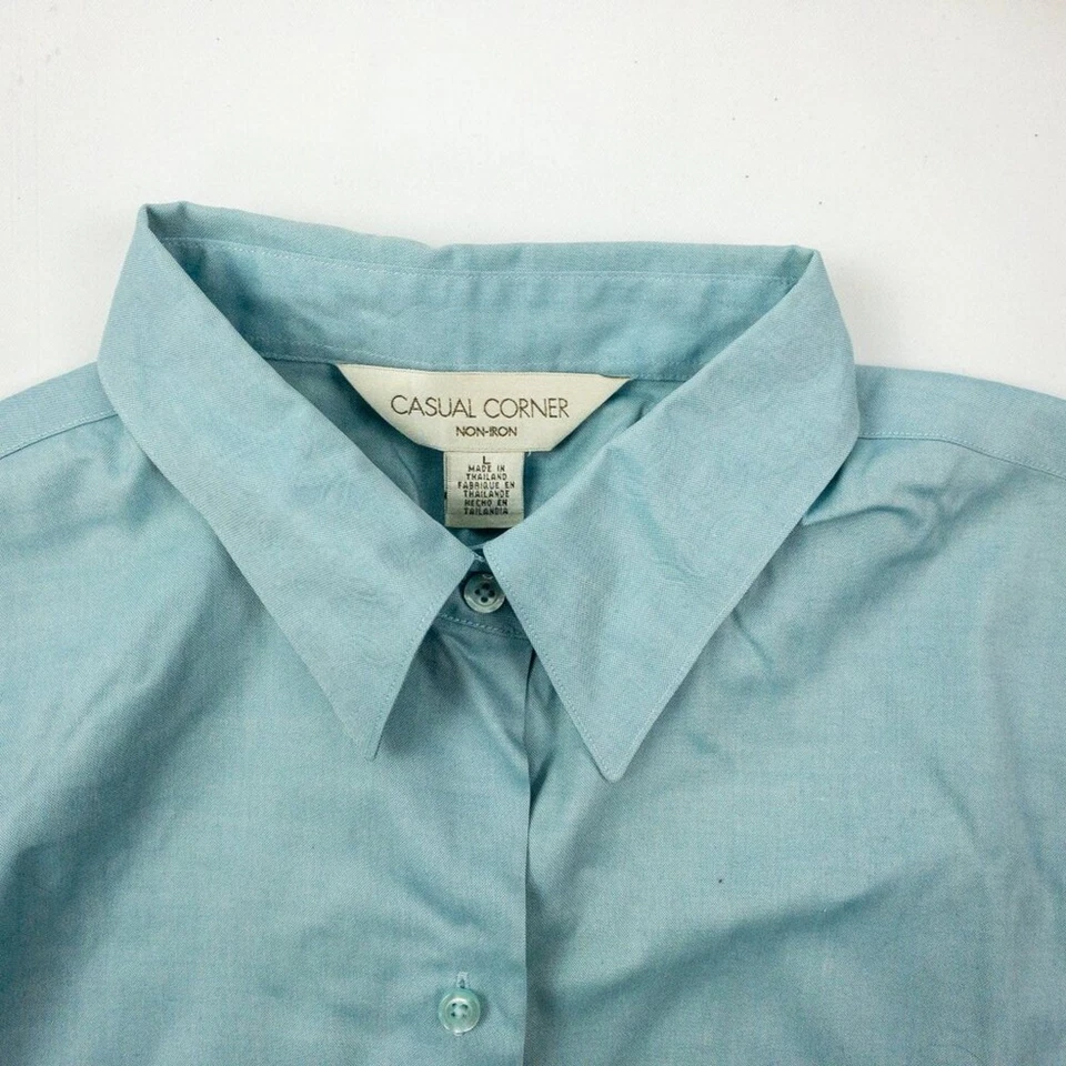 Camisa informal de esquina vintage azul pastel con botones floral en relieve grande para mujer Foto 4 de 4