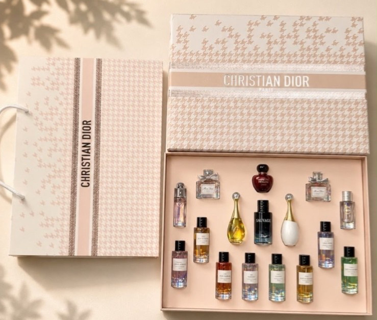 CHRISTIAN DIOR COLLECTION 16 PIECE PERFUME SET