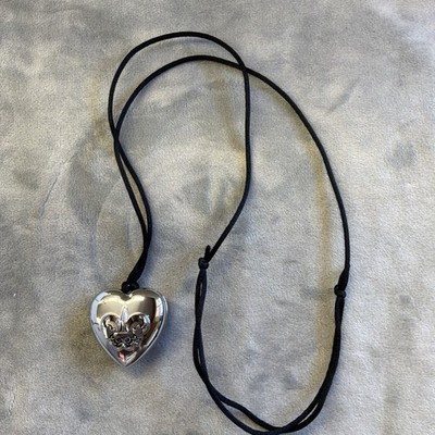 Avon - Outspoken by Fergie, Fleur de Lis locket with solid perfume (heart-shape)
