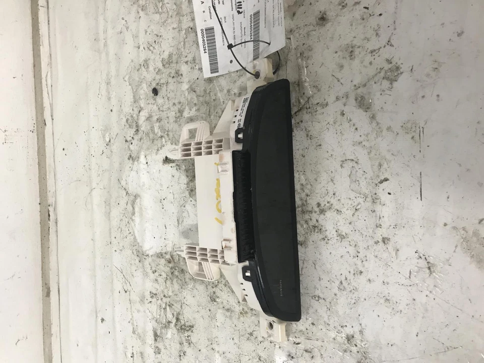 Pantalla de infoentretenimiento central delantera usada se adapta a: Toyota Venza 2014 montada en el tablero mult Foto 2 de 4