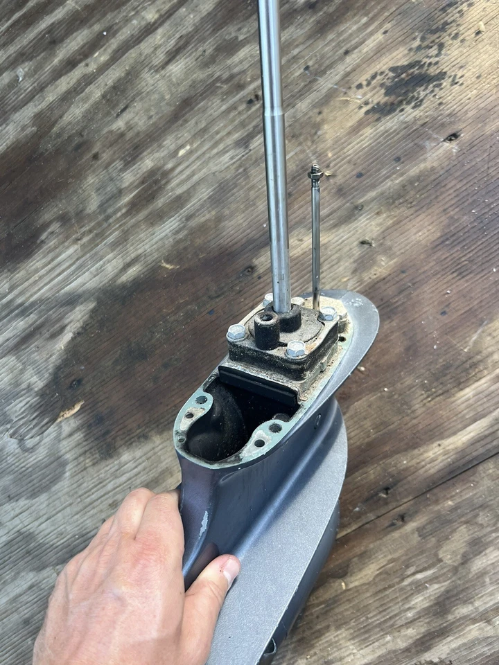 Unidad inferior Yamaha 15 HP 9.9 L 20" PN 66M-45300-10-4D se adapta a caja de cambios F15 F9.9 Foto 4 de 4