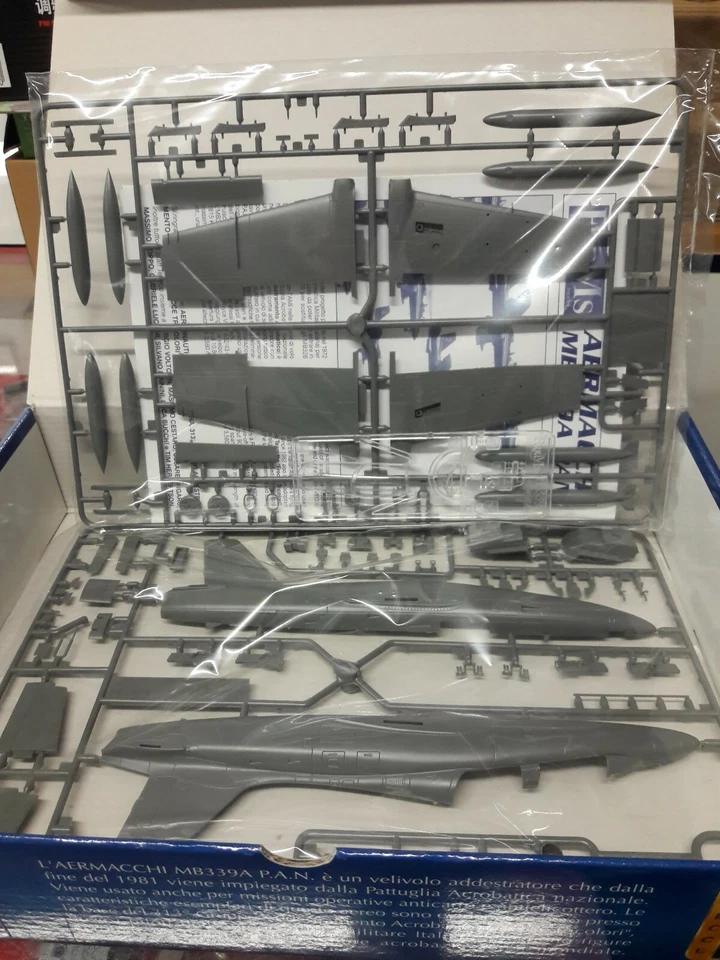 Aermacchi MB-339 PAN Frecce Tricolori kit in plastica 1/48 Frems art. 0198/SC - Immagine 2 di 2