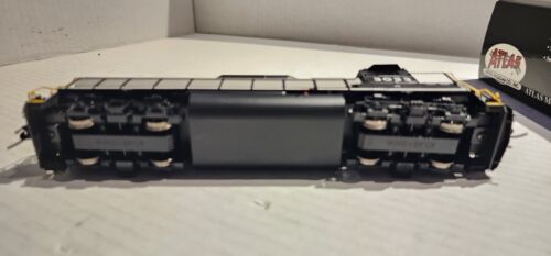 Atlas Master Gold Series HO Scale GP40-2 Diesel Norfolk Southern #3033 Phase 2 - Picture 5 of 9