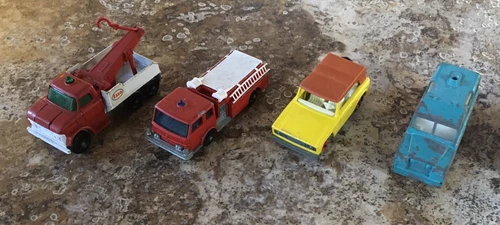 VINTAGE MATCHBOX DIECAST 1:64 CAR LOT OF 4 USED DAMAGED