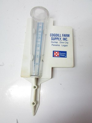 Vintage COGDILL FARM SUPPLY Purina Chow Iowa Farm Agriculture Rain Gauge Plastic