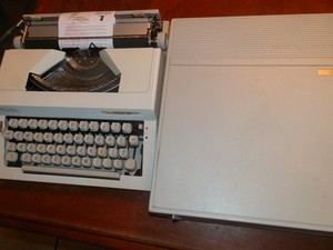 Royal Safari Typewriter | eBay