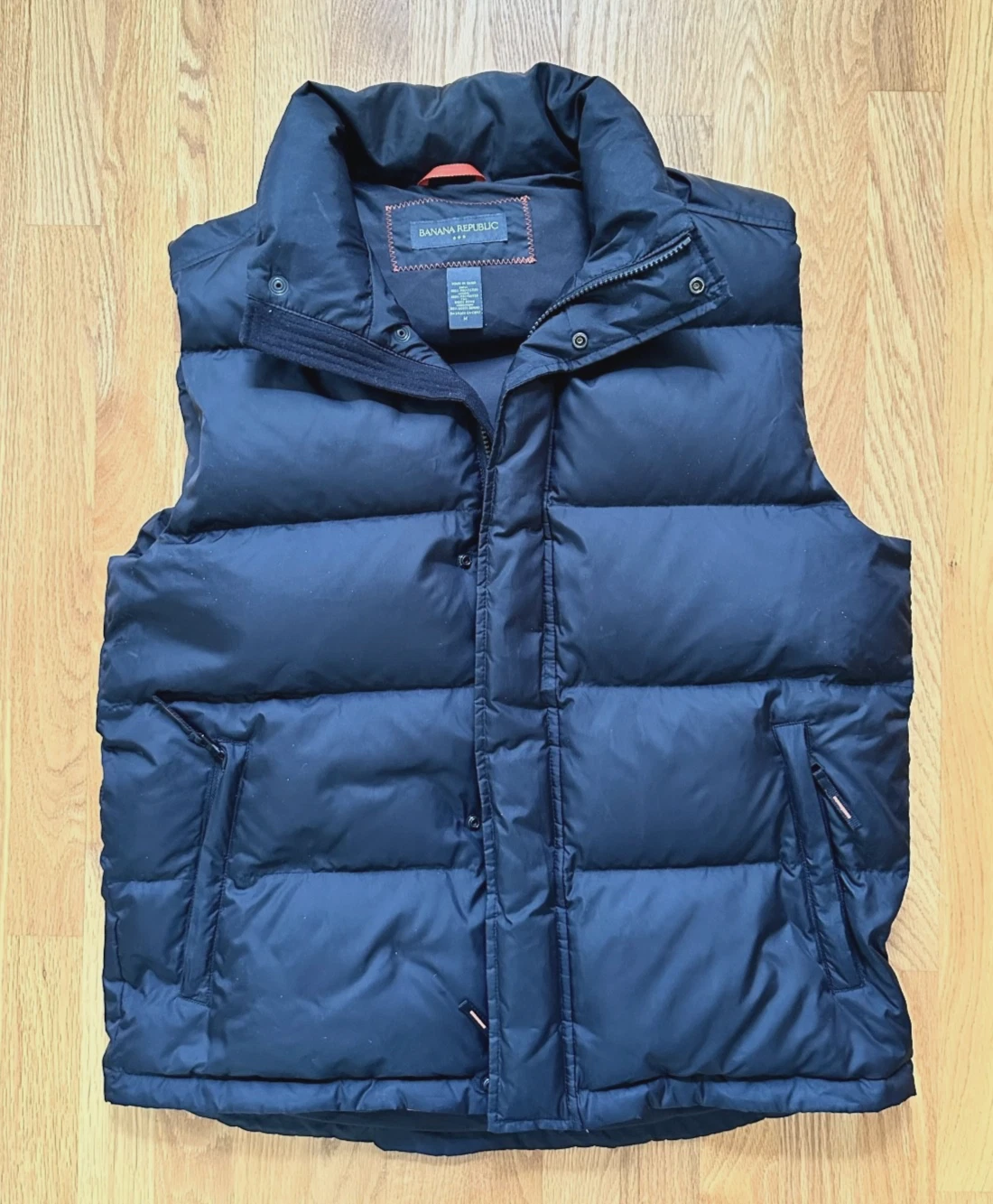 Banana Republic Black Down Vest Men’s M Minimalist Modern Stylish Warm Sport