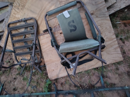 Summit Climbing Tree Stand Green Padded Seat 300 lb Capacity Used