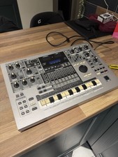 Roland MC-505 Groovebox Rhythm Machine Sequencer Mixer Music Sampler