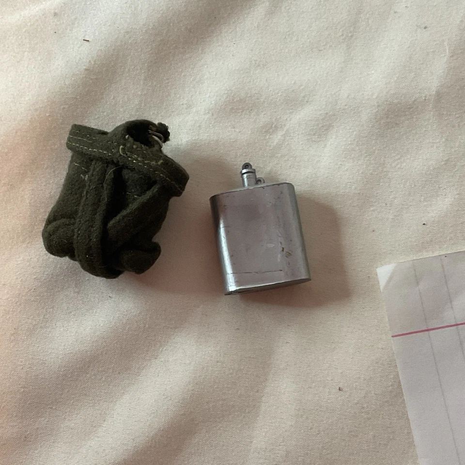 Gi Joe Sotw 1966 comando británico cantimplora y cubierta Foto 3 de 4