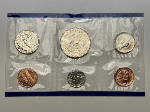 1995 United States Mint P&D Uncirculated Set - Picture 3 of 5
