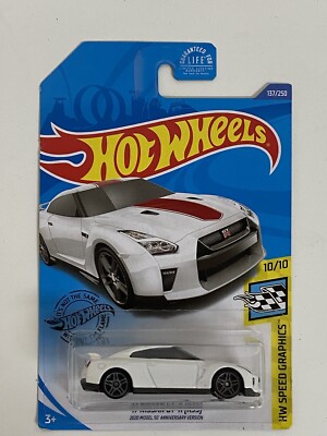 2020 Hot Wheels Nissan GT-R R35 White and Nissan 300ZX Z32