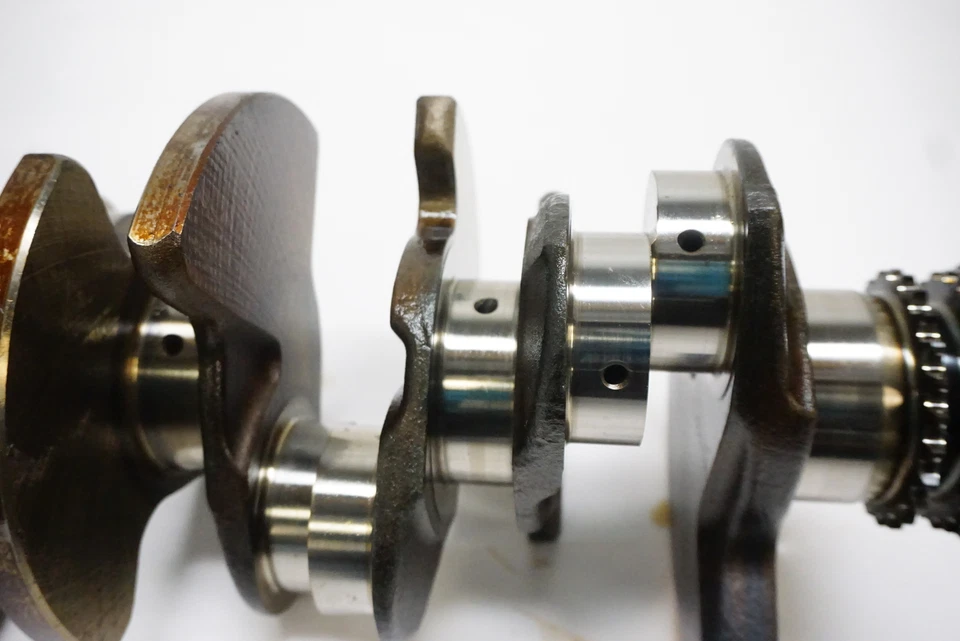 Коленвал двигателя 2013-2016 AUDI S4 S5 CTU 06E105101AD - Изображение 4 из 4