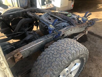 Piastra di riparazione telaio progettata per adattarsi ai modelli Nissan Navara D40