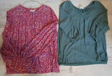 lot of 2 women junior Blouses mixed brand floral and solid print size medium
