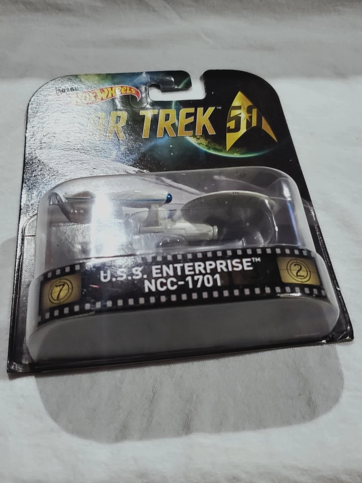 Hot Wheels Retro Entertainment Diecast USS Enterprise NCC-1701  Foto 3 de 4