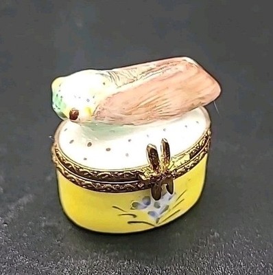 Mini Limoges? France Peint Main hand-painted porcelain trinket/Pill box W Locus
