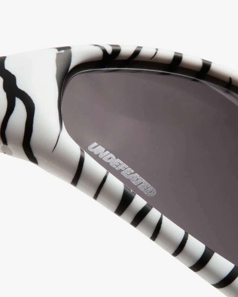 Chaqueta Oakley Eye 99 Undefeated Undftd Bengal con Prizm Black 9505-04 Limited 200 Foto 4 de 4