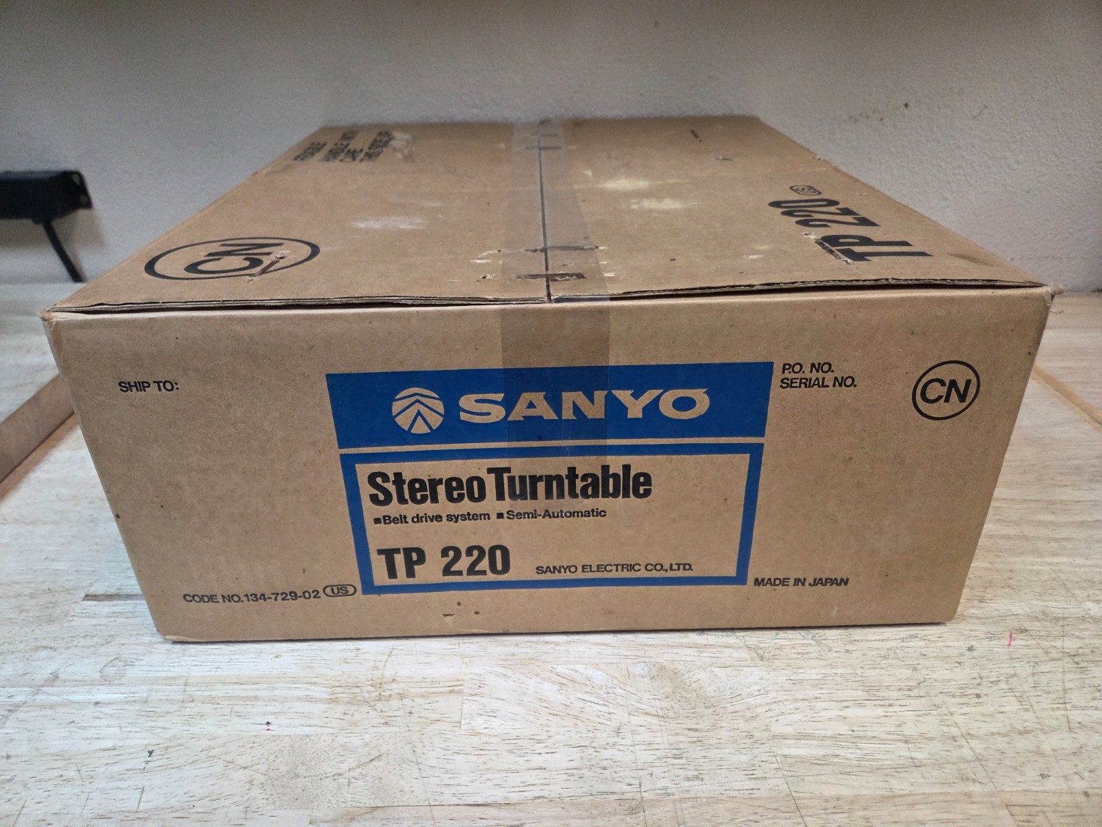 NIB Sanyo TP 220 auto return turntable Made in Japan 1970s