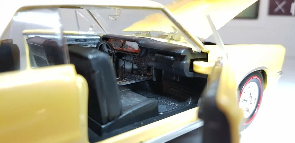 Pontiac GTO V8 1965 Gold Welly NEX Detailed Diecast G LGB 1:24 Scale Model Car - Image 4 of 4