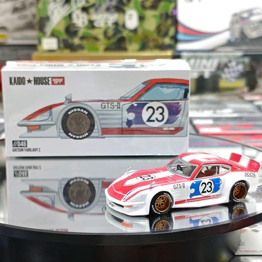 MINI GT KAIDO HOUSE DATSUNフルカーボン　チェイス Chase! Mini GT x Kaido House 1:64 Nissan Datsun 510 Street