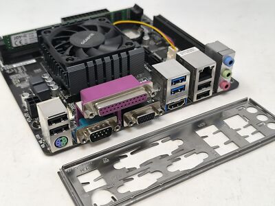 Gigabyte GA-E3800N AMD E23800 Quad APU Radeon HD8280 4GB + Blende