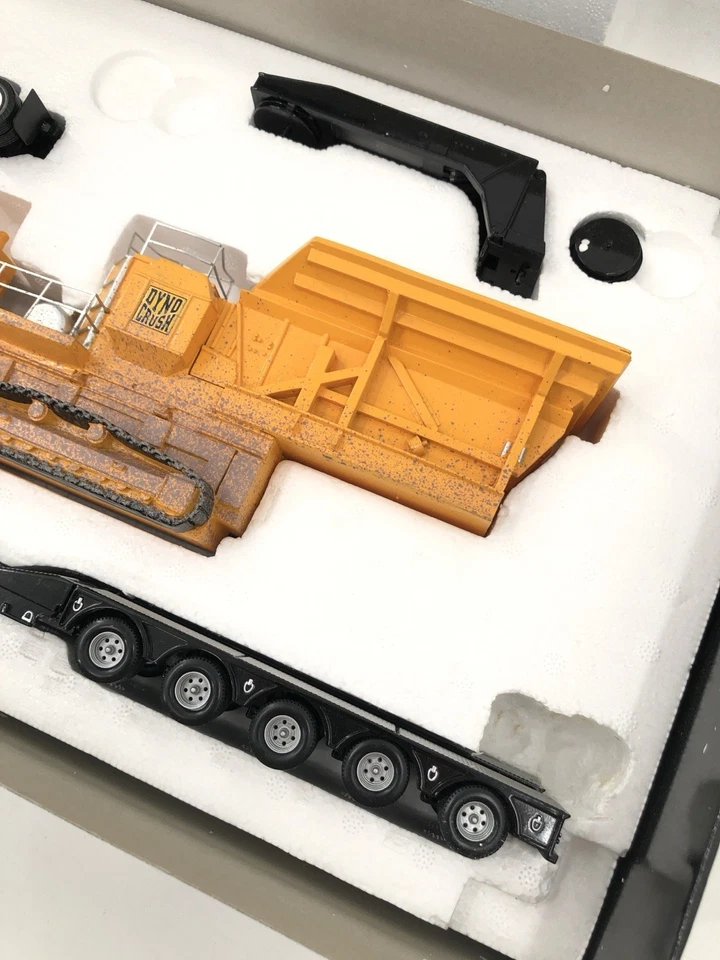 Kenworth W925 W/ King Trailer And Rock Crusher Load - CORGI - US55705 - 1:50 KM0 - Image 2 of 4